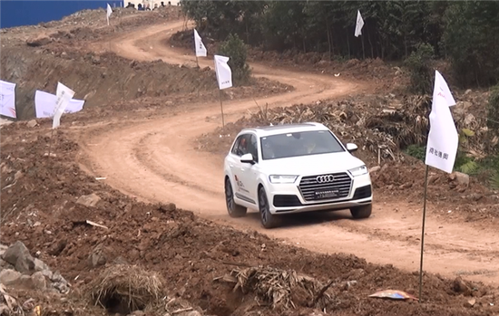 17款奥迪Q7冰点价格 进口奥迪奢华大气