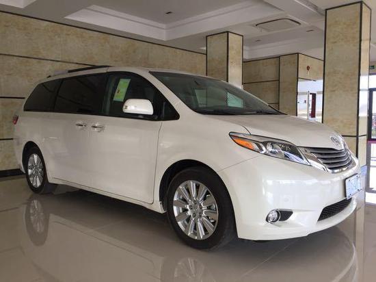 2017款丰田塞纳四驱 顶配 塞纳裸利促销