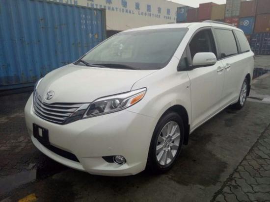 17款丰田塞纳四驱顶级商务车最新报价