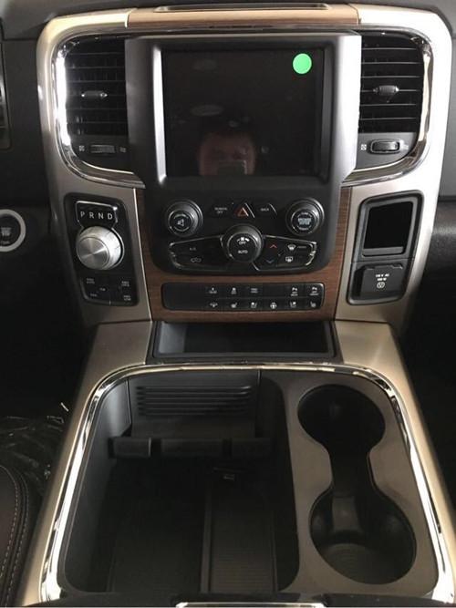 17款道奇叛逆者天津现车价格和购车流程