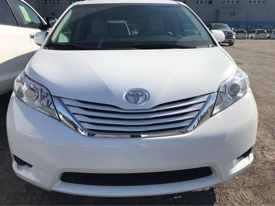 17款丰田塞纳顶级商务 天津港报价最低