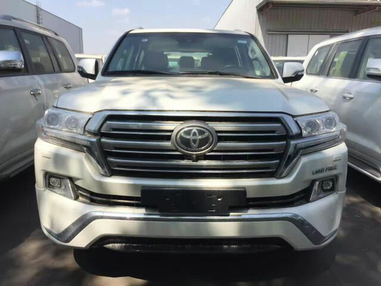 2017款中东版酷路泽5700 港口7月钜惠