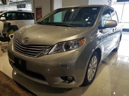 2017款丰田塞纳商务 极品车型降价风暴