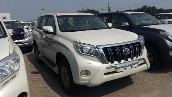 丰田霸道2700中东版 霸气SUV震慑力十足