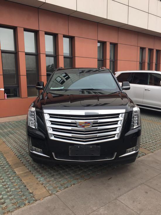 凯迪拉克凯雷德美国军用越野大空间110万