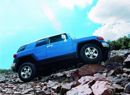 新丰田FJ酷路泽低价 帅气越野征服脚下