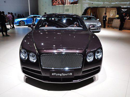 17款宾利飞驰V8S现车 豪品飞驰帅气出行