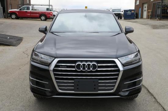 奥迪Q7最新外观新款型最新报价配置详情