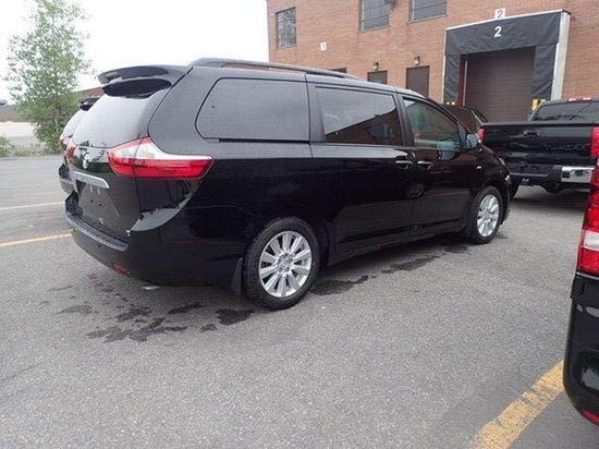 17款丰田塞纳3.5四驱限量版MPV顶配商务