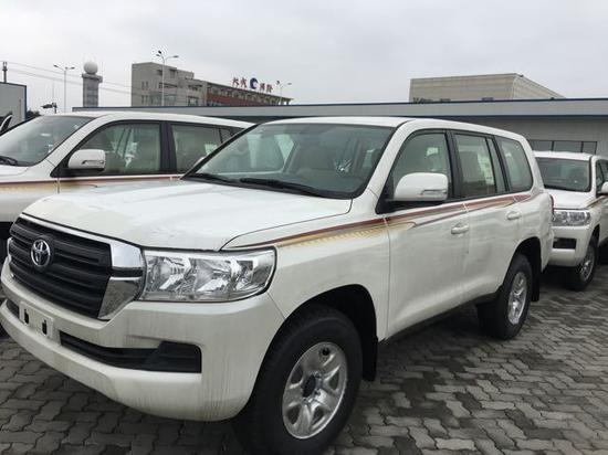 17款丰田酷路泽4000 拥有充足的离地间隙