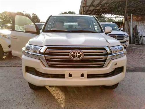 17款丰田酷路泽4000 时尚运动豪华霸气