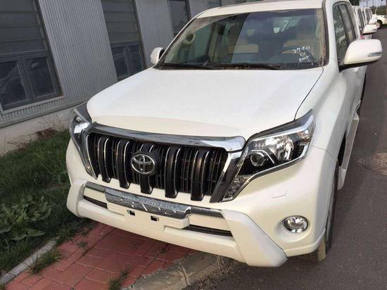 2017款丰田霸道2700 中东版越野奋勇当先