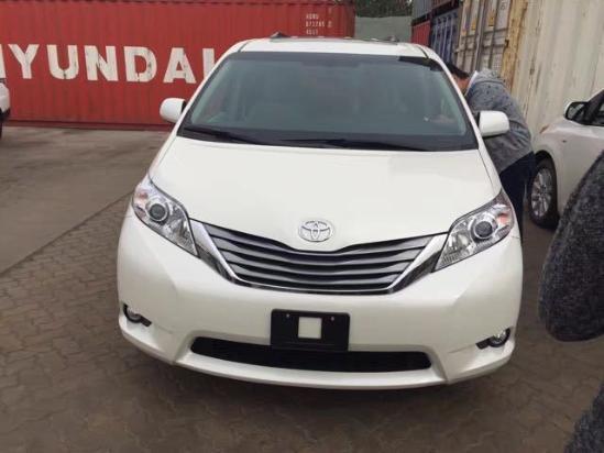 2017款丰田塞纳商务 优雅身姿展现大气