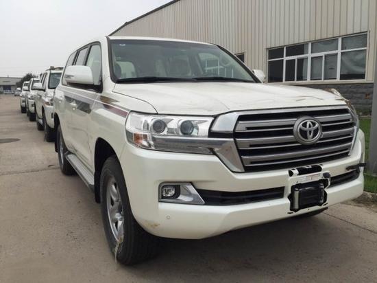 2017款丰田酷路泽4000 限量越野抓紧机会