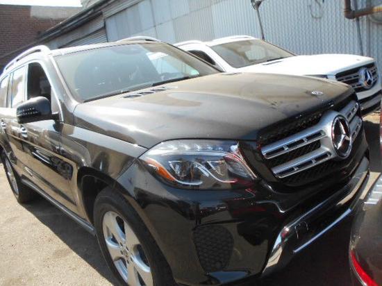 奔驰GLS450现车首发18款本月底现身津港