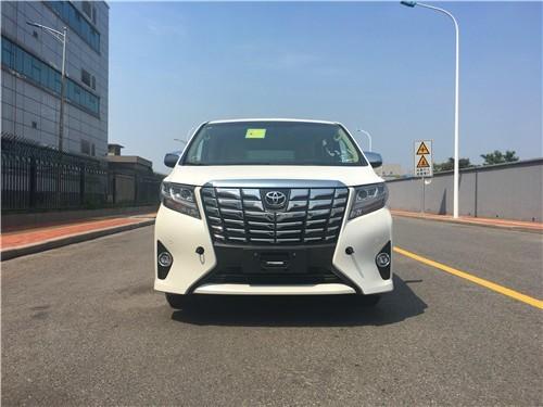 17款丰田埃尔法3.5L霸气外观豪华内饰商