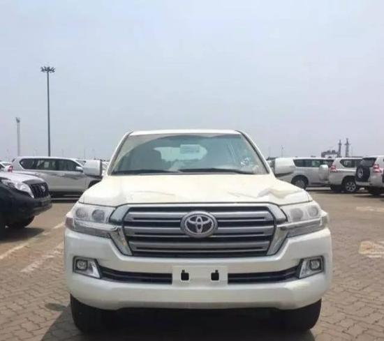 进口17款丰田酷路泽4000带你领略高峰