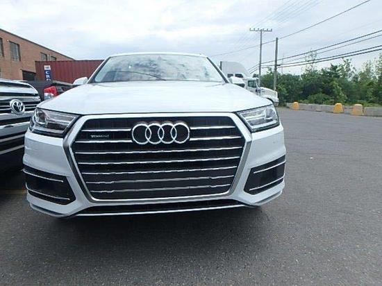 17款奥迪Q7现车 让新Q7面孔更加彪悍