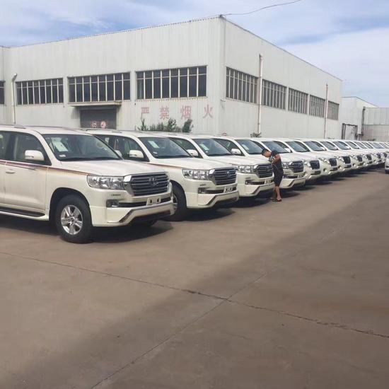 17款酷路泽4000改装前后镀金套件天津优