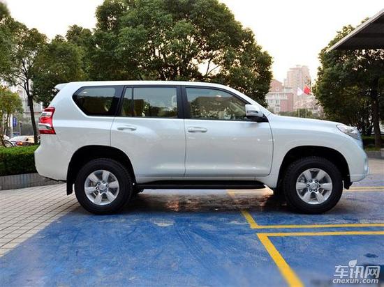 17款丰田普拉多2700价格优惠装饰送不停