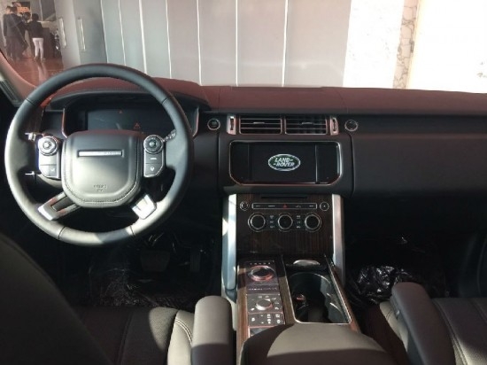 17路虎揽胜行政版 霸气依旧不减促销价最