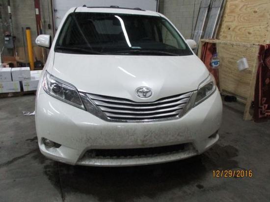 2017款丰田塞纳 简洁大气商务首选现车