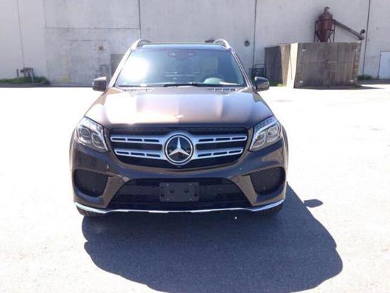 17款奔驰GLS550AMG现车配置依旧魁梧劲