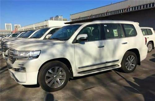 17款丰田酷路泽5700 中东版SUV展露锋芒