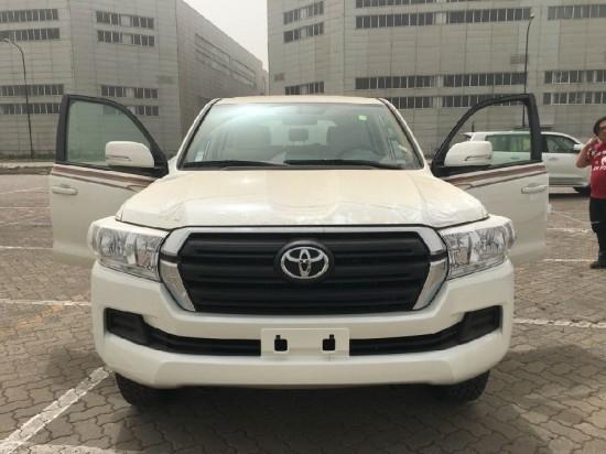 17丰田酷路泽4000中东版巡洋舰造就经典