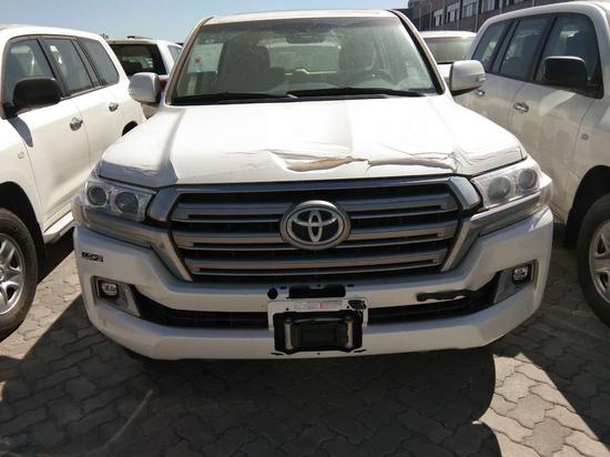 2017款兰德酷路泽4000当天提车手续随车