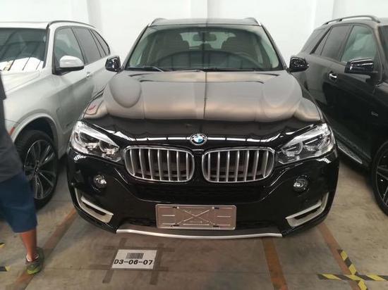 17款宝马X5加版3.0T款式新颖性能动力