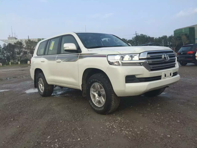 17款丰田酷路泽4000 丐版现车购车有礼