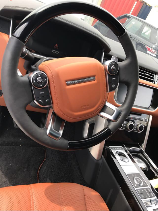 路虎揽胜创世加长版天津港现车完美亮相