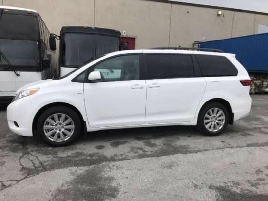 17款丰田塞纳加版天津港平行进口最低价