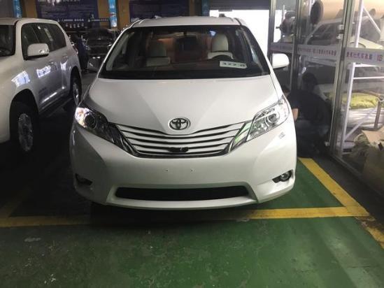17款丰田塞纳,内饰豪华改装升级,天津港
