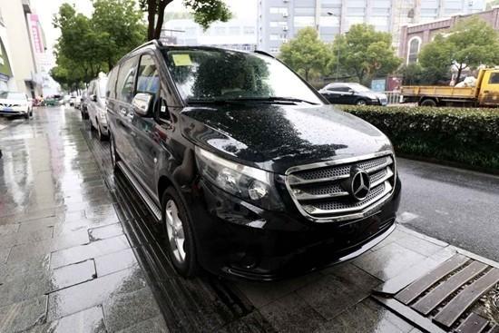17款奔驰威霆最新优惠 天津港现车多少钱