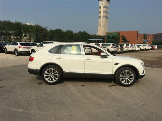 17款宾利添越豪华座驾独家定制风格独特