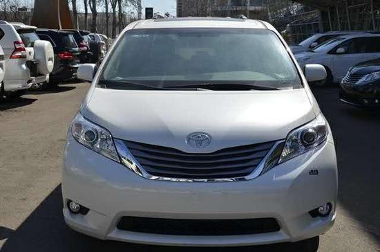 17款丰田塞纳3.5L天津最新报价全国可分