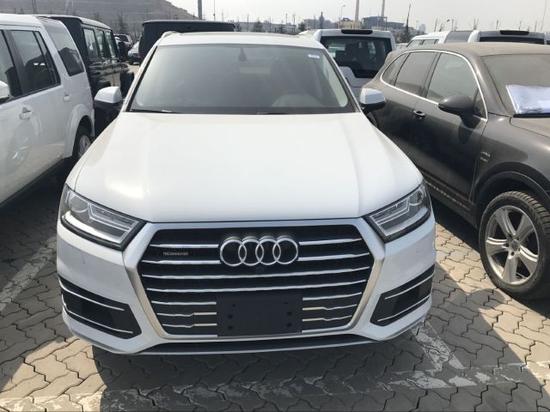 2017款奥迪Q7 3.0T汽油版整车烘托了气氛