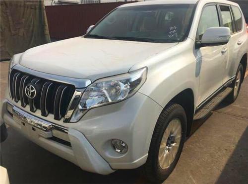 霸道2700天窗丐版现车优惠促销全国分期