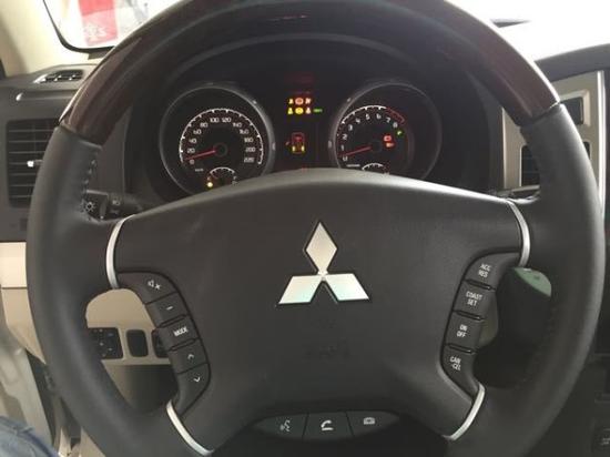 17款三菱帕杰羅V97顏色齊備現(xiàn)車充足裸利酬賓促