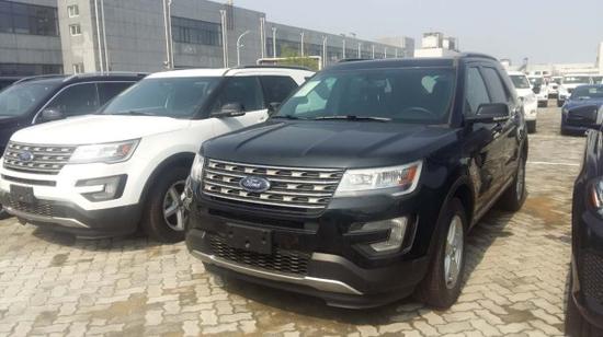 17款福特探险者城市道路上的猛兽现车特
