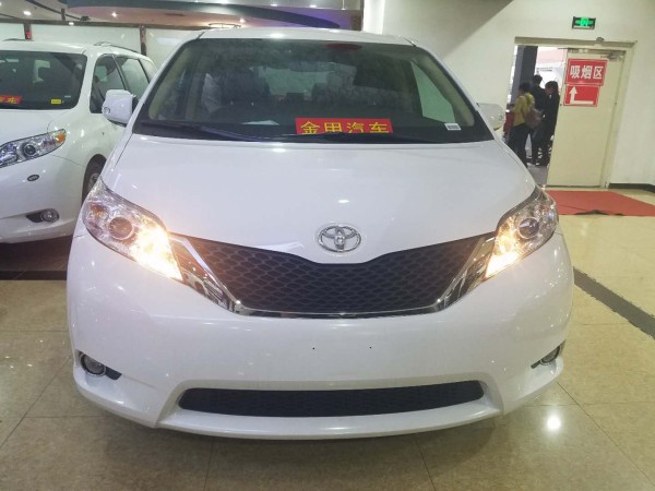 17款丰田塞纳四驱  商务家庭出游必备车