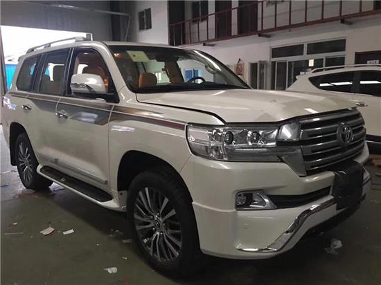 丰田陆巡越野车价格 大气和细节全揽
