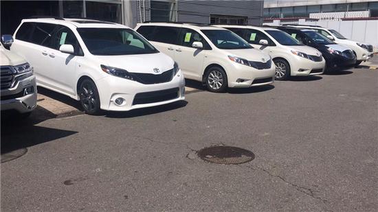 17款丰田塞纳四驱顶配商务充满了力量感