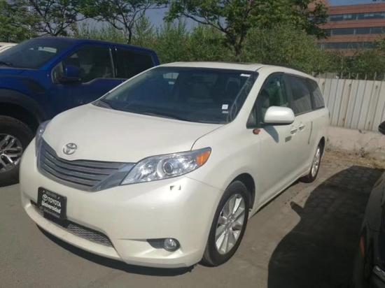 2017款丰田塞纳MPV 进口商务享舒适平稳