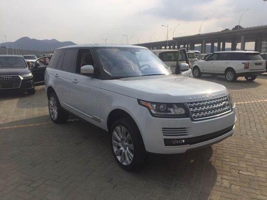 2017款路虎揽胜行政天津港口现车优惠！