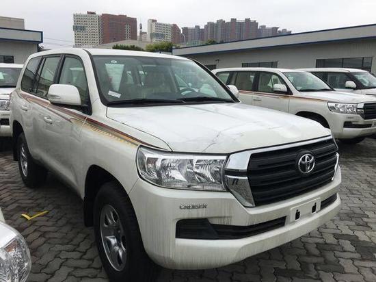 17款丰田酷路泽4000实拍 丐版配置讲解