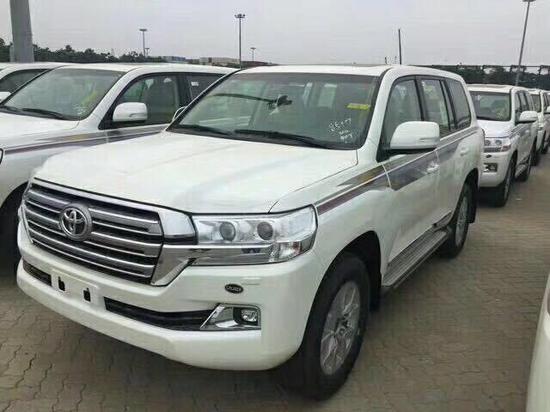 中东丰田限量版酷路泽4000熏黑外观再升