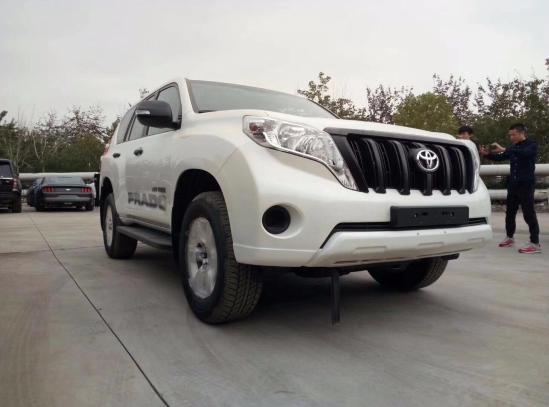 17款丰田霸道2700冲沙越野霸气十足全国